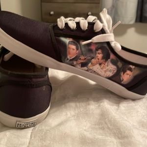 Elvis Presley shoes from The Bradford Exchange. Size 9.5. Great shape.